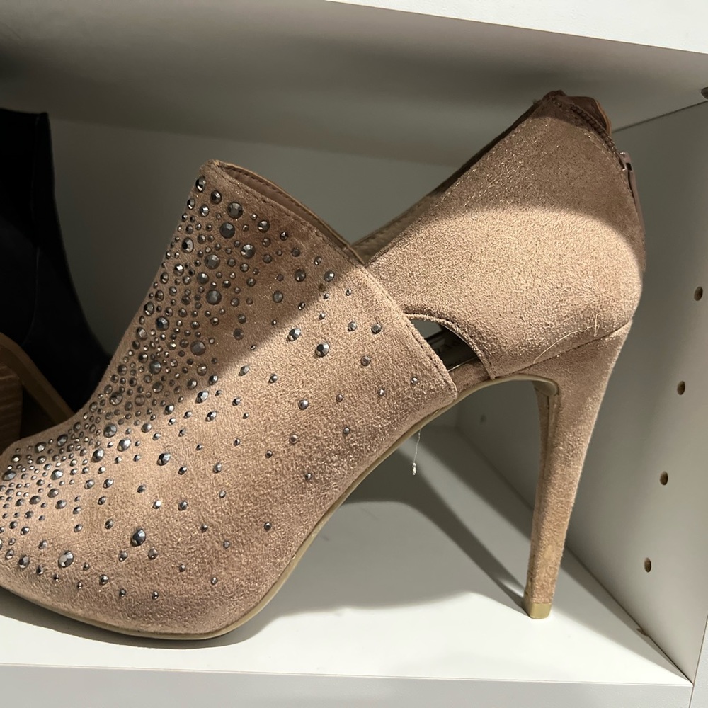 Nude sparkles peep toe heels size 9